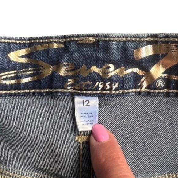 Seven7 Medium Wash Blue Denim Raw Hem Boyfriend Relaxed Jean Shorts Sz 12 - Picture 5 of 10